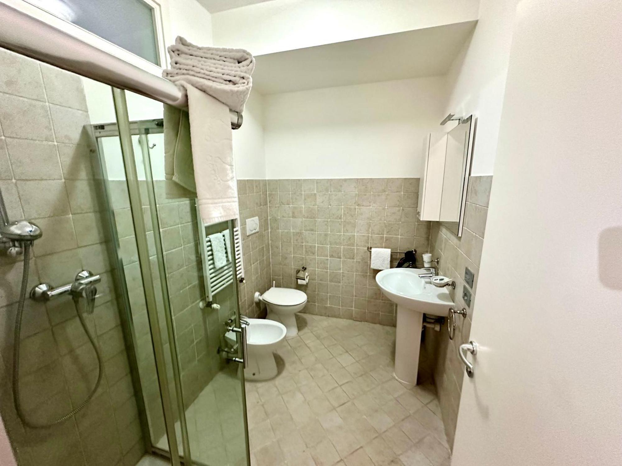 Ai Giardini Rooms -Vicino Ospedale Borgo Trento E Centro Storico Верона Экстерьер фото
