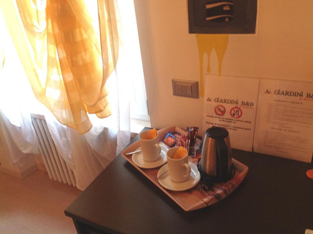 Ai Giardini Rooms -Vicino Ospedale Borgo Trento E Centro Storico Верона Номер фото