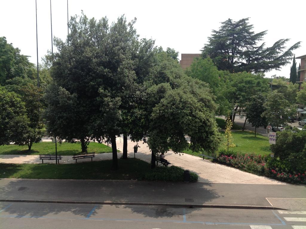 Ai Giardini Rooms -Vicino Ospedale Borgo Trento E Centro Storico Верона Экстерьер фото