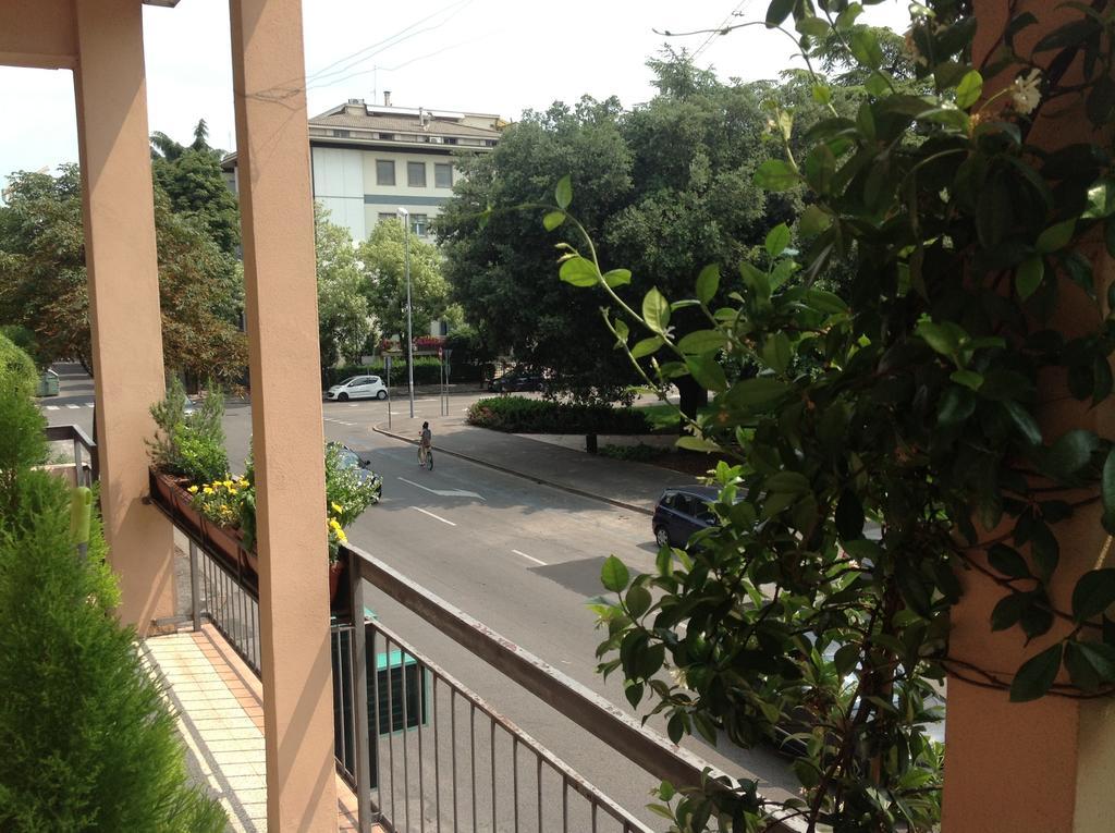 Ai Giardini Rooms -Vicino Ospedale Borgo Trento E Centro Storico Верона Экстерьер фото