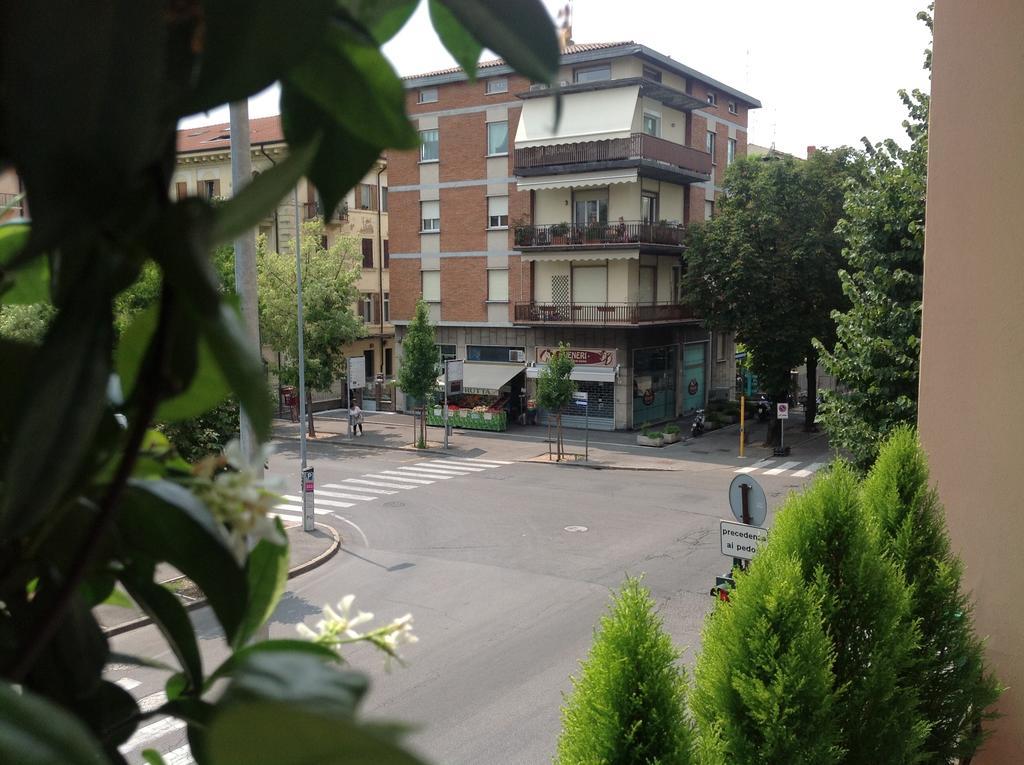 Ai Giardini Rooms -Vicino Ospedale Borgo Trento E Centro Storico Верона Экстерьер фото