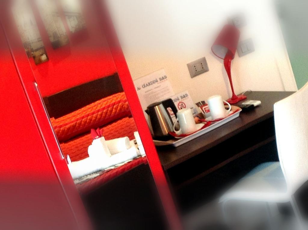 Ai Giardini Rooms -Vicino Ospedale Borgo Trento E Centro Storico Верона Номер фото