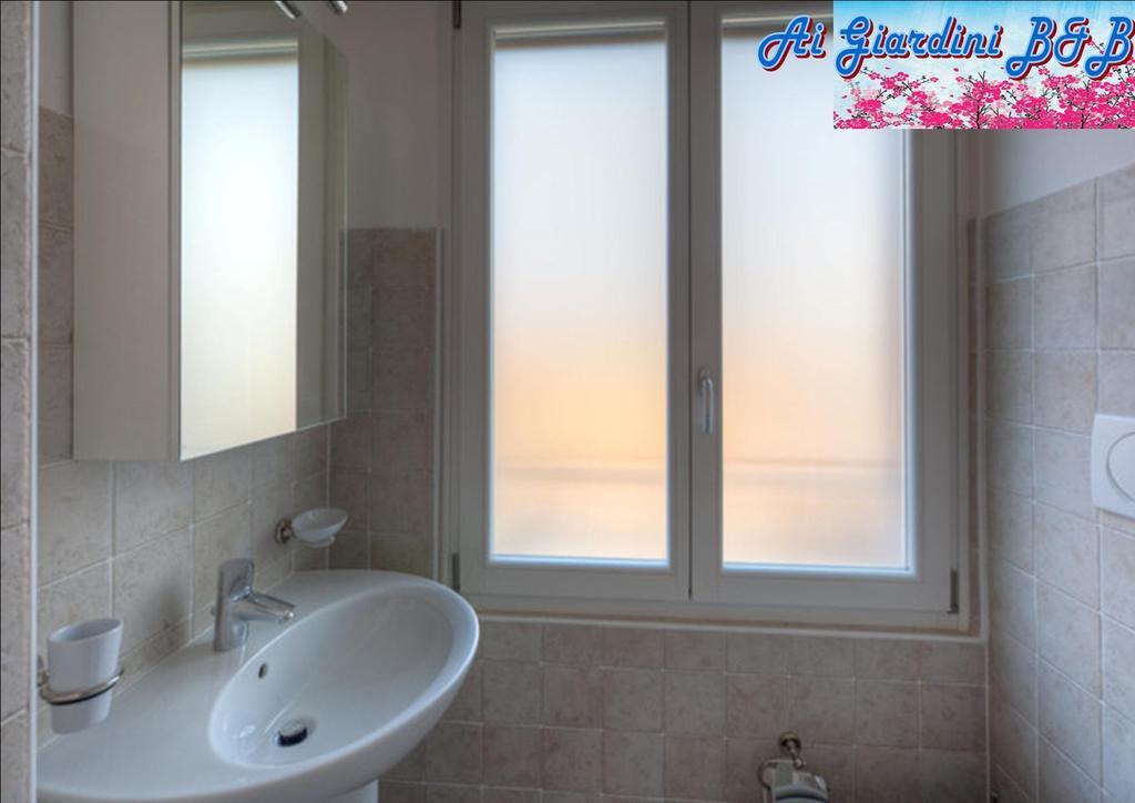 Ai Giardini Rooms -Vicino Ospedale Borgo Trento E Centro Storico Верона Номер фото